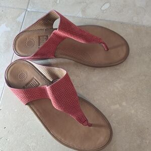 Fitflops Banda Red Perferated Leather Thongs Sandals SZ 7